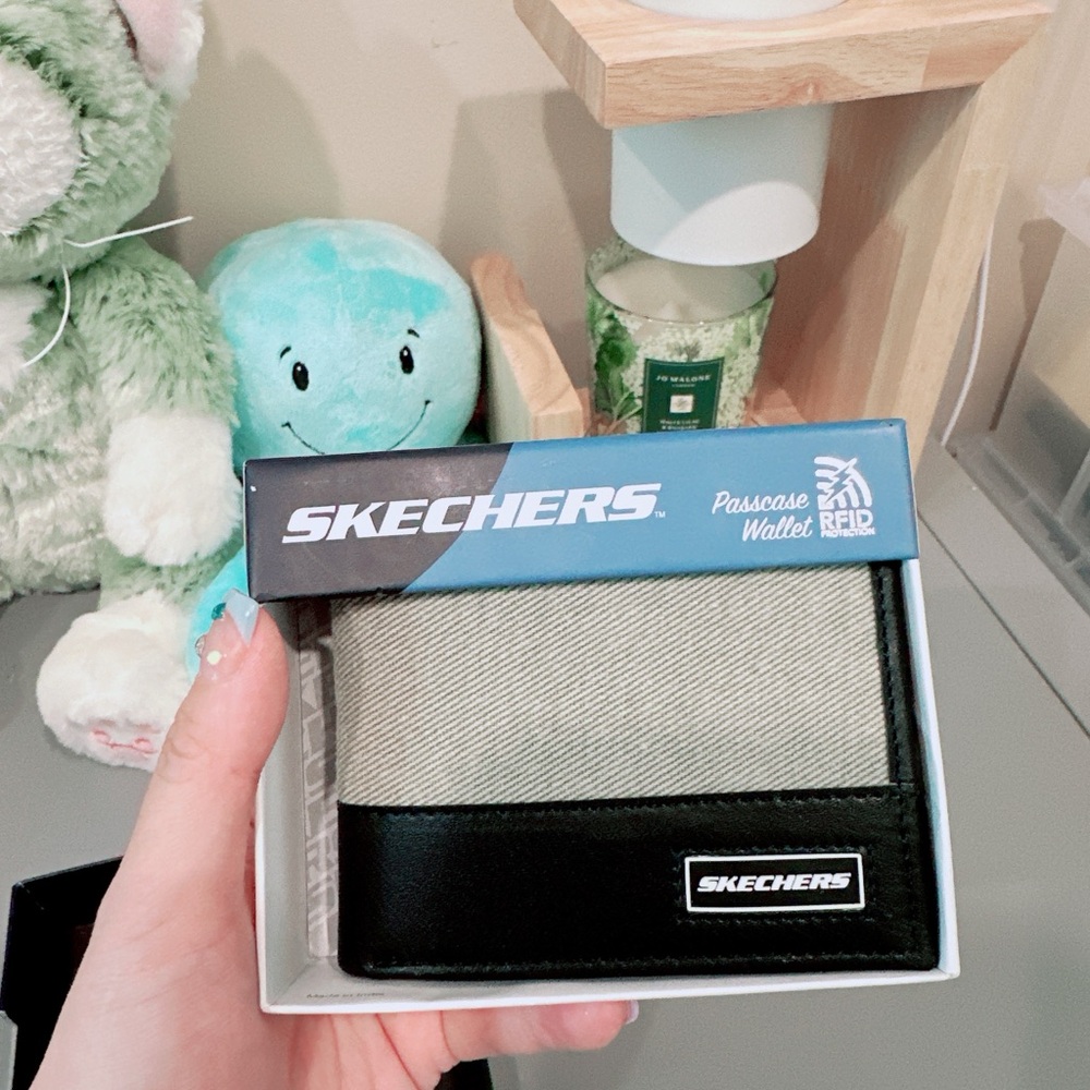 Skechers Men's Wallet with Flip Pocket/NWB